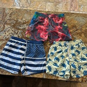 Men’s MEDIUM Swim Trunks 5 inch inseams, pockets